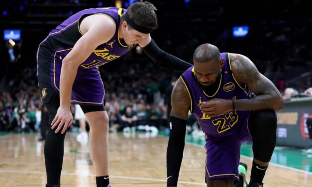 Los Lakers se estampan en Boston: fin a la racha y lesión de LeBron James