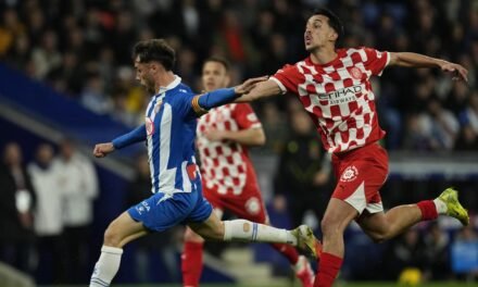 Stuani frustra al Espanyol en un derbi vibrante