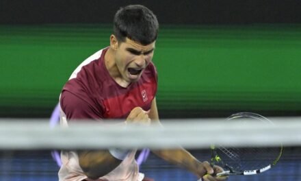 Alcaraz arrolla a Shapovalov y vuela a octavos de final de Indian Wells