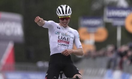 Juan Ayuso acaricia la Tirreno-Adriático tras ganar la etapa reina