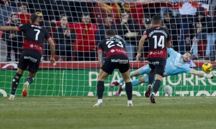 Tres penaltis tumban al Espanyol de un increíble Joan García