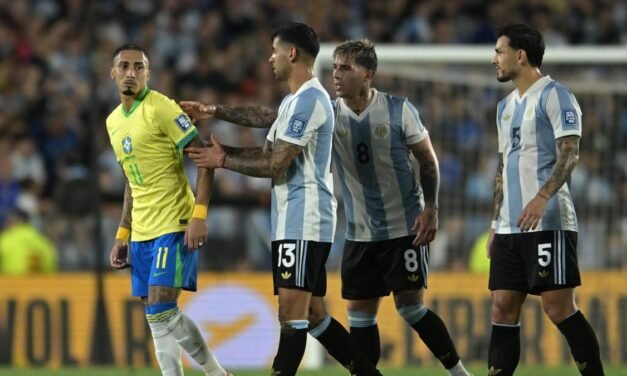 Argentina golea a Brasil y se ceba con Raphinha