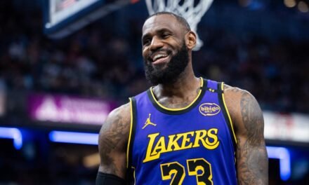 LeBron James salva en el último segundo a los Lakers ante los Pacers