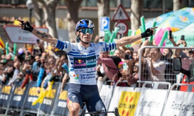 Roglic da el vuelco a la Volta con un ataque de pura sangre en Montjuïc