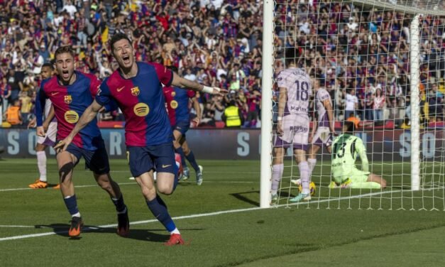 Flick: “Le he dicho a Lewandowski que marcase dos goles y lo ha hecho”