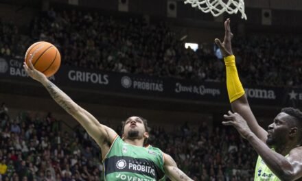 El Barça se salva por la campana en Badalona