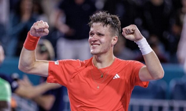 El joven Mensik soprende en la final de Miami a un Djokovic que se queda sin su título 100