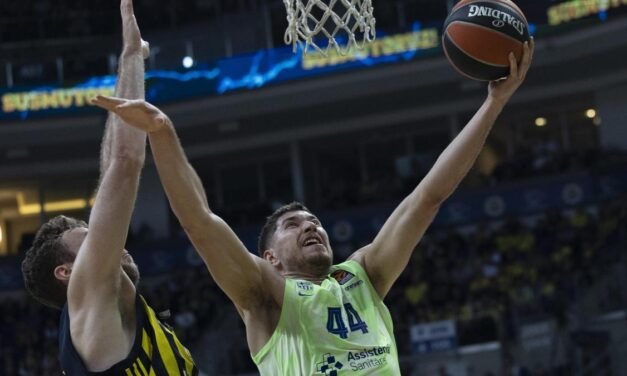 El Barça de las mil caras gana en la pista del líder y sueña con meterse directamente en playoffs