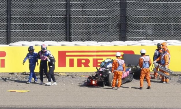 Brutal colisión de Jack Doohan, Alonso a la grava y cuatro banderas rojas en un accidentado arranque
