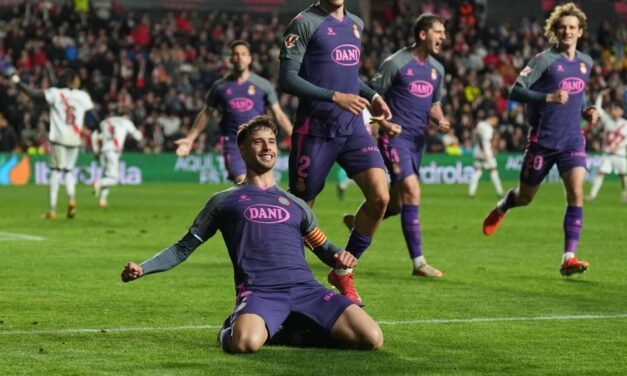 El Espanyol zarandea al Rayo en una noche inolvidable