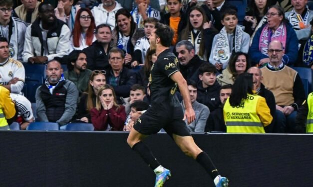 El Valencia gana en el Bernabéu y descuelga al Real Madrid de la Liga