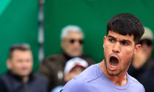 Alcaraz sale del laberinto para batir a Cerúndolo en Montecarlo