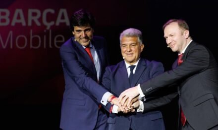 El Barça presenta su nueva operadora móvil con un eufórico Laporta