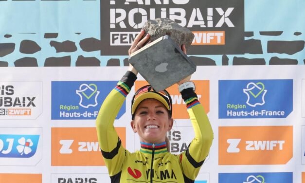 Ferrand Prévot toca la gloria en la París-Roubaix y se corona como la reina de los adoquines