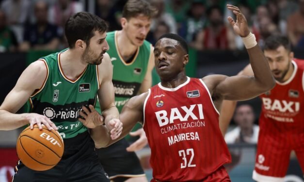 El Baxi Manresa se lleva el derbi ante la Penya y el Barça se impone en Granada