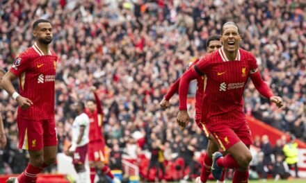 El Liverpool, a dos victorias de alzarse con el título de la Premier