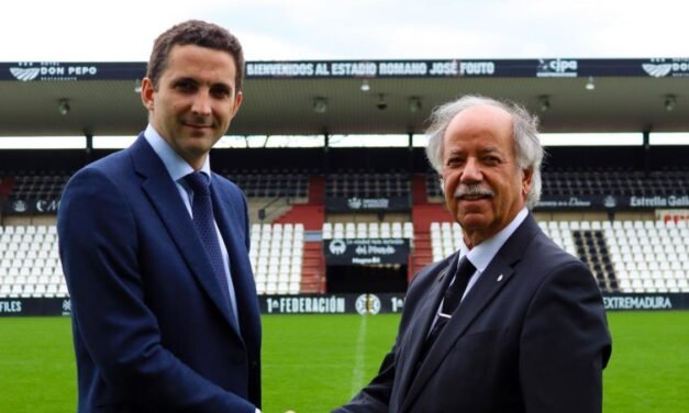 La Premier aterriza en Primera RFEF: el Brentford compra el Mérida