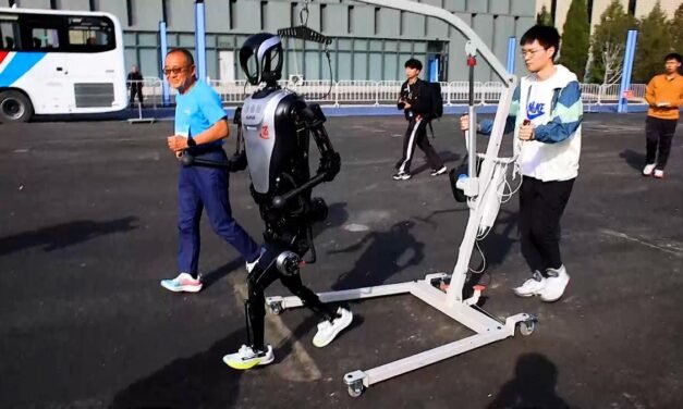 Pekín organiza media maratón con participación conjunta de humanos y robots