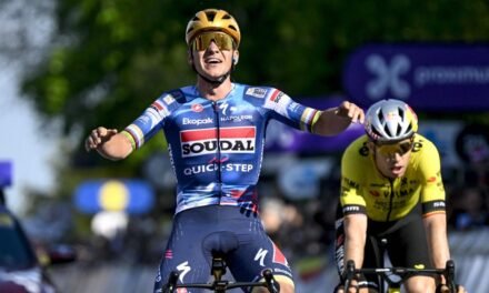 Evenepoel regresa a lo grande y gana la Flecha Brabanzona ante Van Aert