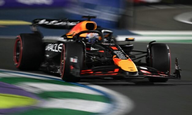 Verstappen se lleva la ‘pole’ por 10 milésimas y se postula para liderar; Sainz, 6.º, y Alonso, 13.º