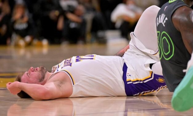 Arrancan los Playoffs de la NBA con derrota de los Lakers