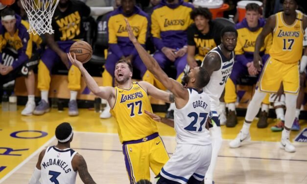 Un imparable Doncic dirige a los Lakers frente a los Wolves