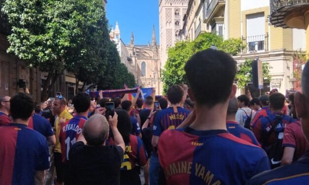 La afición del Barça toma el centro de Sevilla