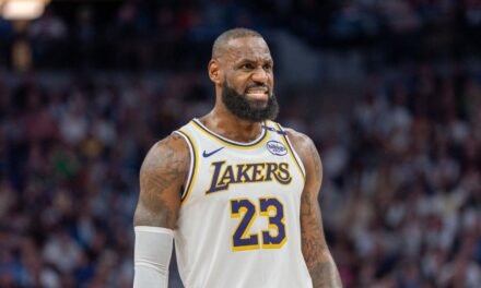 Los Lakers cerca de la eliminación de los playoffs ante la derrota frente Minnesota