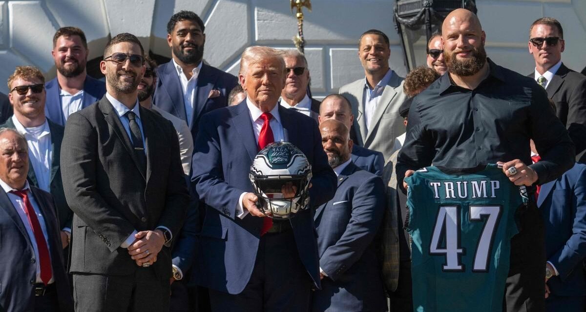Plantón parcial de los Philadelphia Eagles a Trump en la visita del campeón de la Superbowl a la Casa Blanca