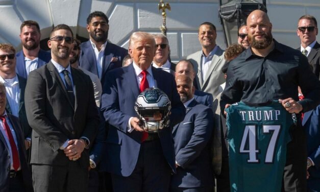 Plantón parcial de los Philadelphia Eagles a Trump en la visita del campeón de la Superbowl a la Casa Blanca