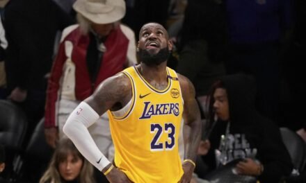 Los Lakers sucumben ante Minnesota y James deja en el aire su futuro