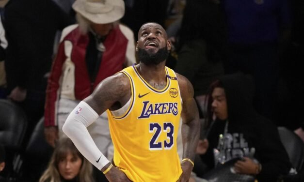 Los Lakers sucumben ante Minnesota y James deja en el aire su futuro