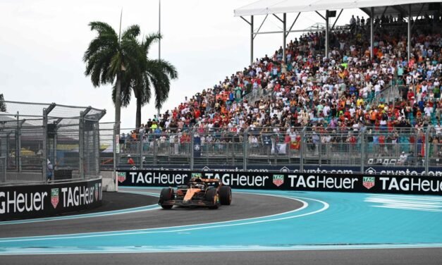 Norris gana la Sprint de Miami en una caótica carrera en agua con la ayuda del coche de seguridad