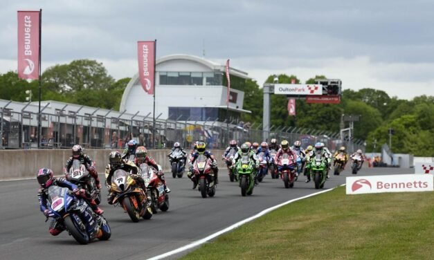 Tragedia en el campeonato británico de Superbike con dos pilotos fallecidos