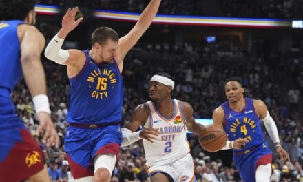 Denver sobrevive a una noche desastrosa de Jokic y acorrala a Oklahoma