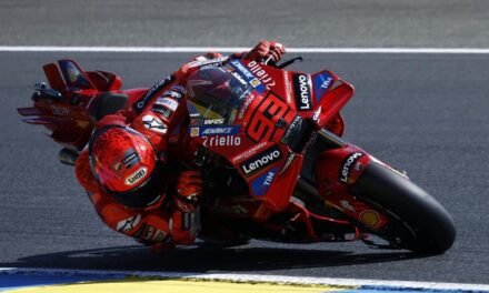 Marc Márquez completa su pleno de Sprints en Le Mans con caída de Bagnaia