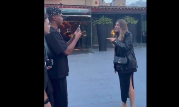 Un grupo de turistas pide a Lamine Yamal que les haga una foto sin reconocerle