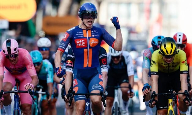 Van Uden sorprende con su casco con visera