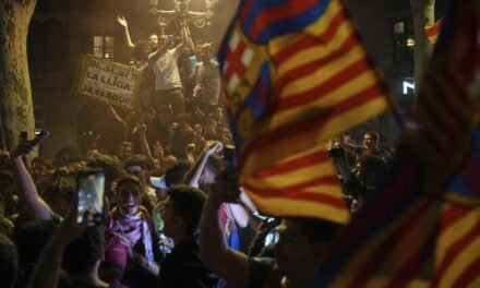 Galería gráfica | Los culés celebran el título en Canaletes