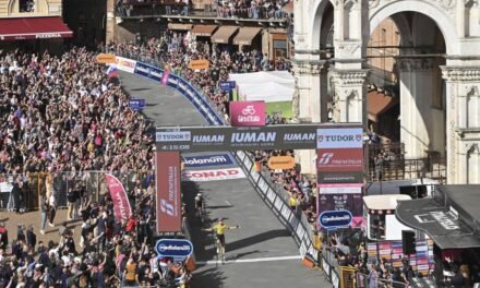 Van Aert regresa a lo grande en Siena y Del Toro se postula