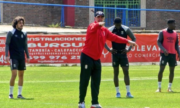Víctor Valdés deja el Real Ávila tras cuatro partidos en el banquillo