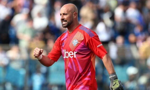 Pepe Reina anuncia su retirada como portero profesional y será entrenador