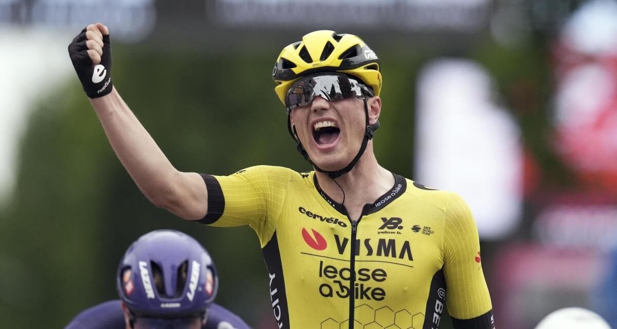 Kooij destrona a Pedersen con ayuda de Van Aert