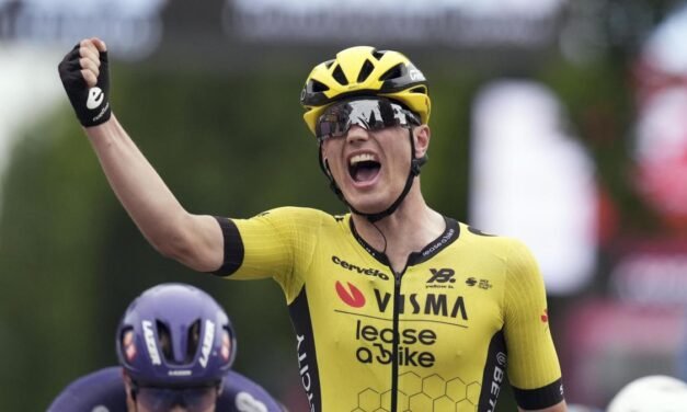 Kooij destrona a Pedersen con ayuda de Van Aert