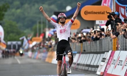 Del Toro salva una caída y refuerza su liderato en el Giro