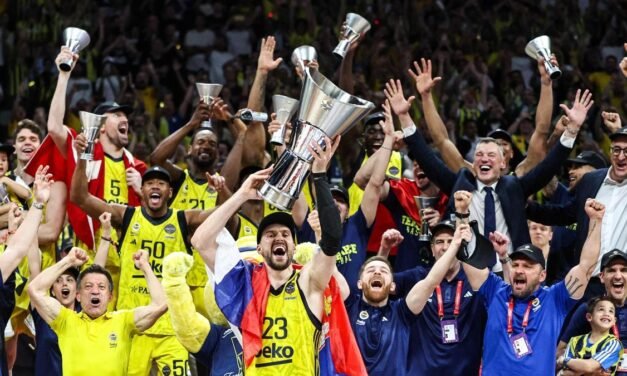 El Fenerbahçe es campeón de Europa y Jasikevicius, leyenda del baloncesto