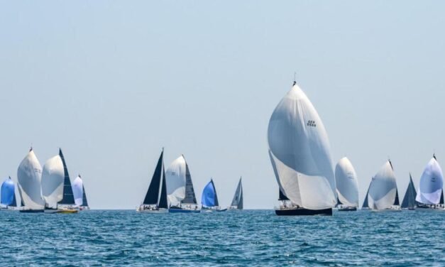 El poco viento permite disputar sólo una prueba en el Trofeo Conde de Godó BMW