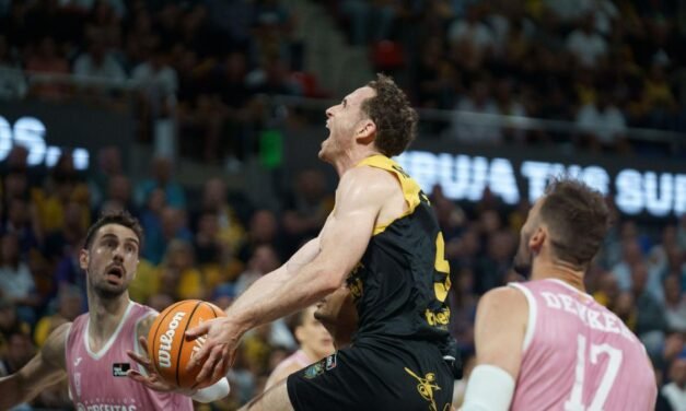 La Penya sucumbe a un Huertas eterno