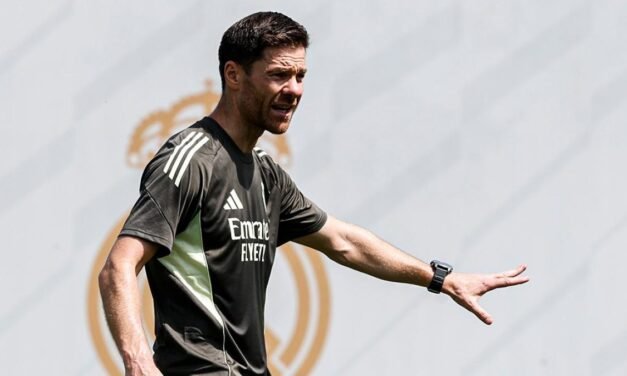 Xabi Alonso dirige su primer entrenamiento sin margen para preparar el Mundial de Clubs