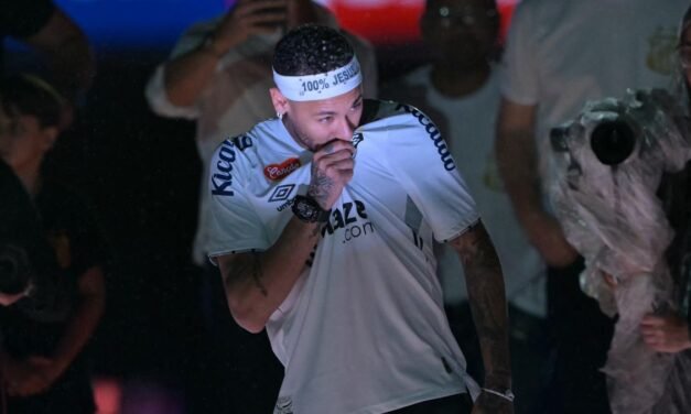 El padre de Neymar asegura que quiere renovar su contrato con el Santos